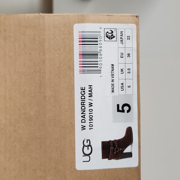 UGG Dandridge Boots 5 - Picture 14 of 14